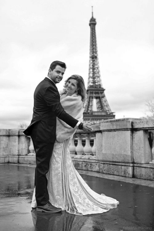 casal apaixonado em paris