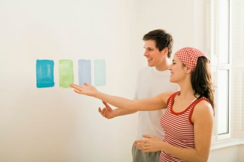 Para decidir que cor vai pintar a parede, faça pequenos testes para conseguir visualizar melhor a cor da tinta (Fotos: Thinkstock)