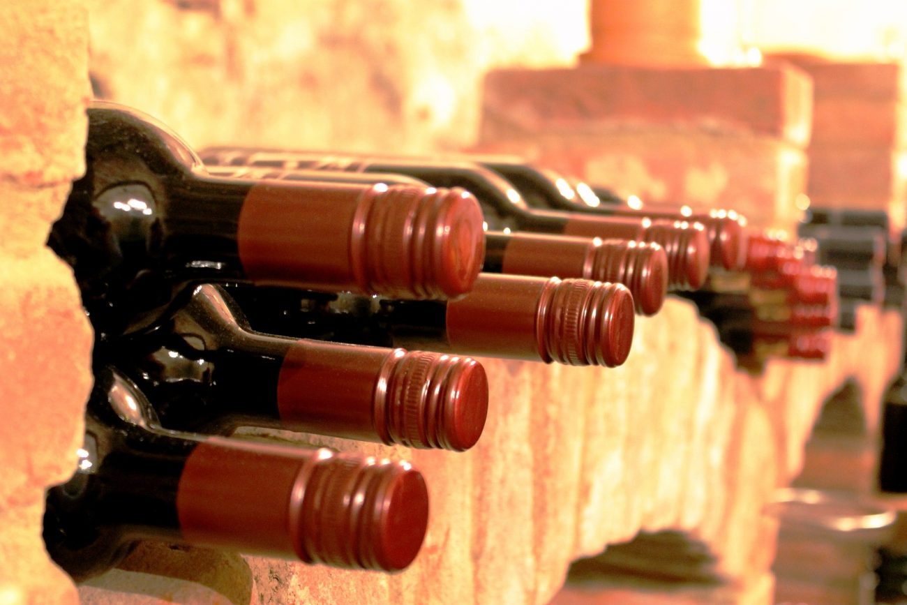 Open house: garrafas de vinho