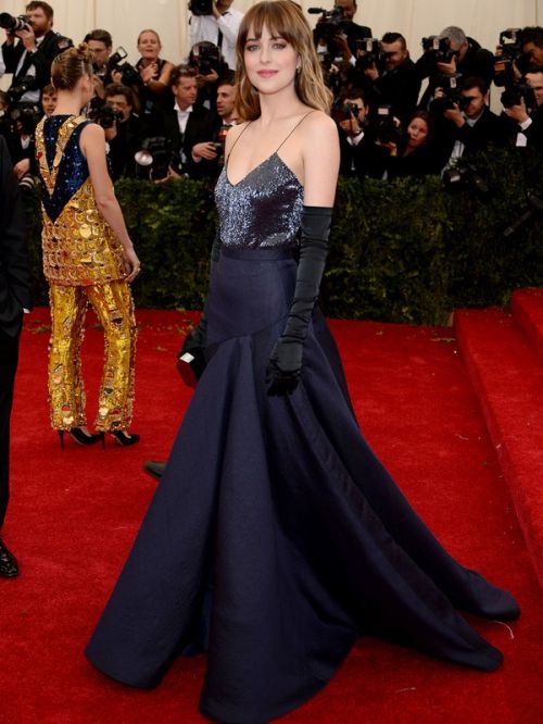 dakota-johnson-met