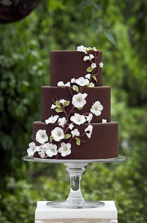 bolo de casamento de chocolate com pasta americana