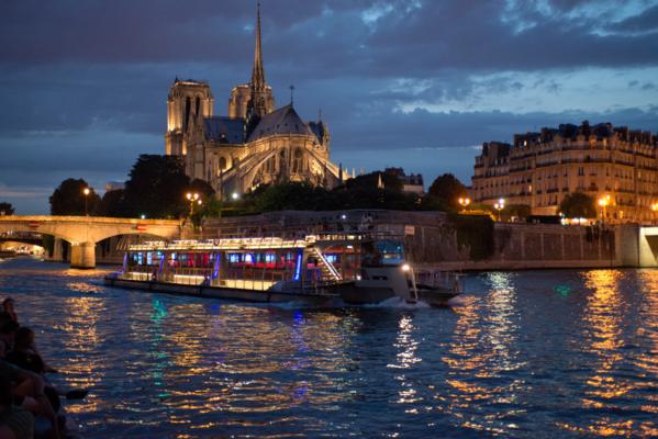 10-restaurantes-para-pedir-a-amada-em-casamento-bateaux-parisiens-2