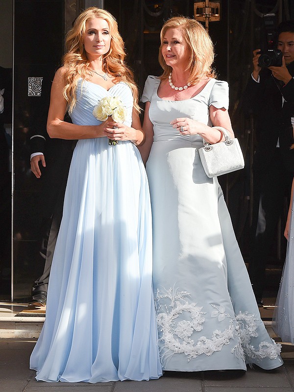 casamento-celebridades-nicky-hilton-e-james-rothschild-paris-hilton-e-kathy-hilton-revista-icasei