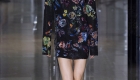 Fashion Weeks tendências 2017 noiva e madrinhas floral escuro