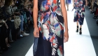 Fashion Weeks tendências 2017 noiva e madrinhas floral escuro