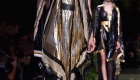 Fashion Weeks tendências 2017 noiva e madrinhas metalizado