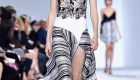 Fashion Weeks tendências 2017 noiva e madrinhas preto e branco