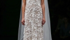 Vestido de noiva tendências do NY Bridal Week Outono 2017 decote