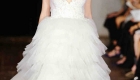 Vestido de noiva tendências do NY Bridal Week Outono 2017 plumas