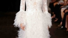 Vestido de noiva tendências do NY Bridal Week Outono 2017 plumas