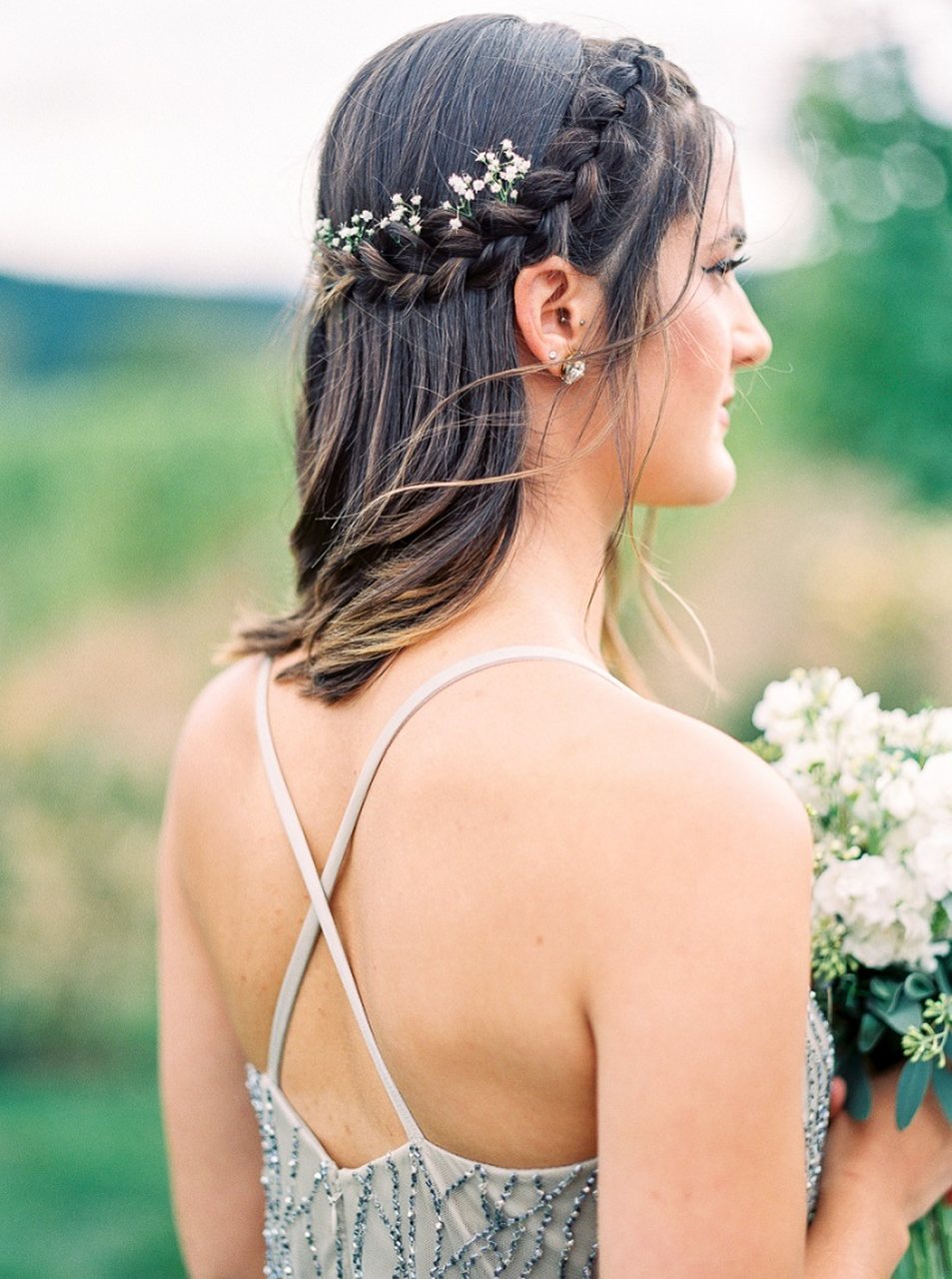 Look de penteado de cabelo curto para casamento