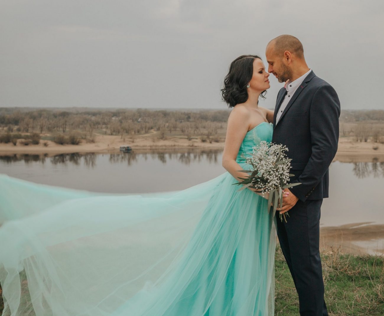 Vestido de noiva com cor: verde-claro