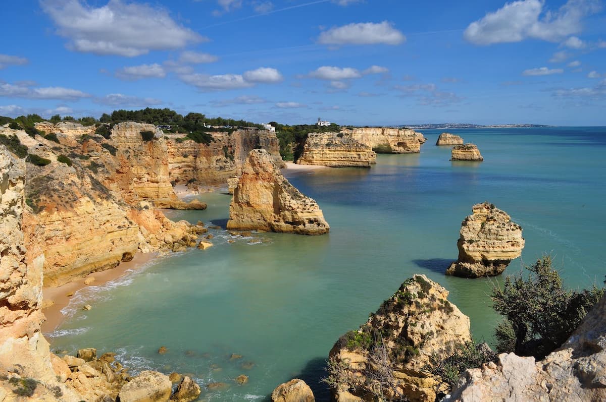 Imagem de uma praia em Portugal