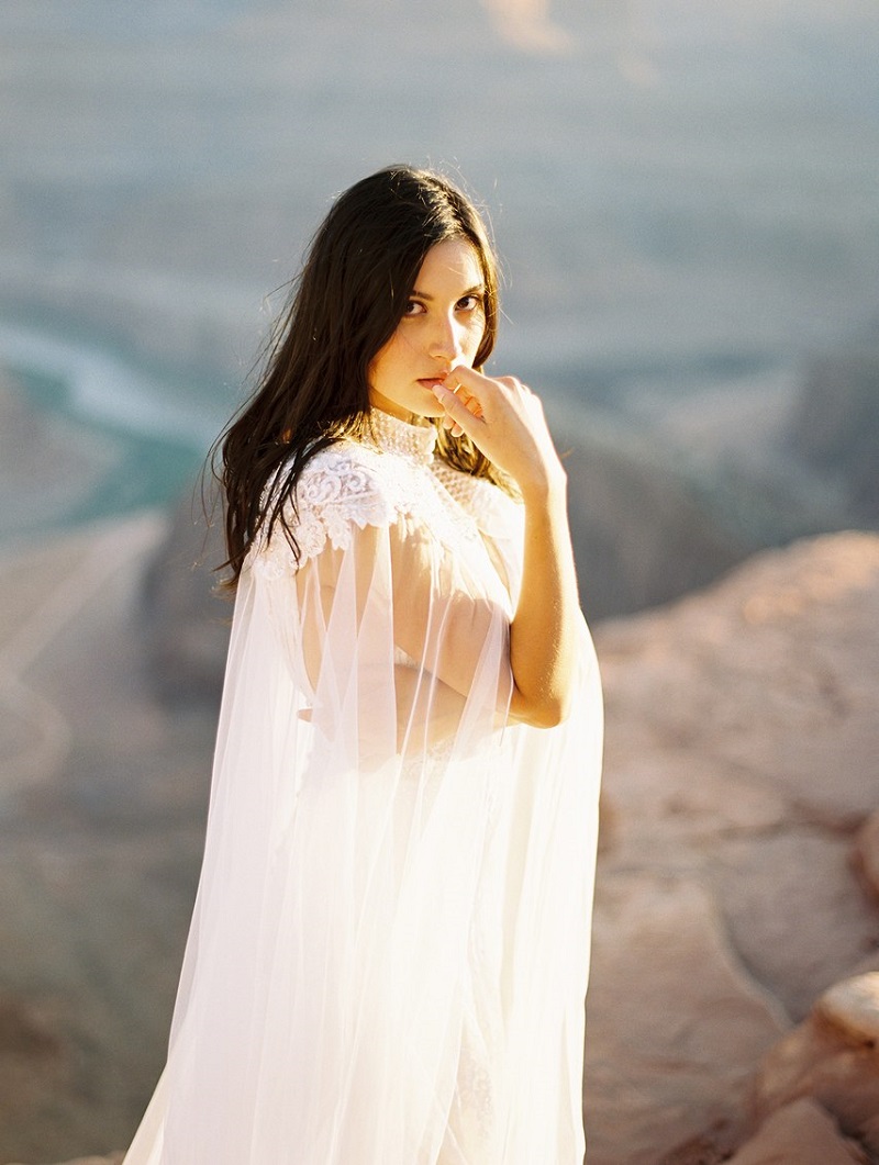 vestido-de-noiva-com-capa-de-tule