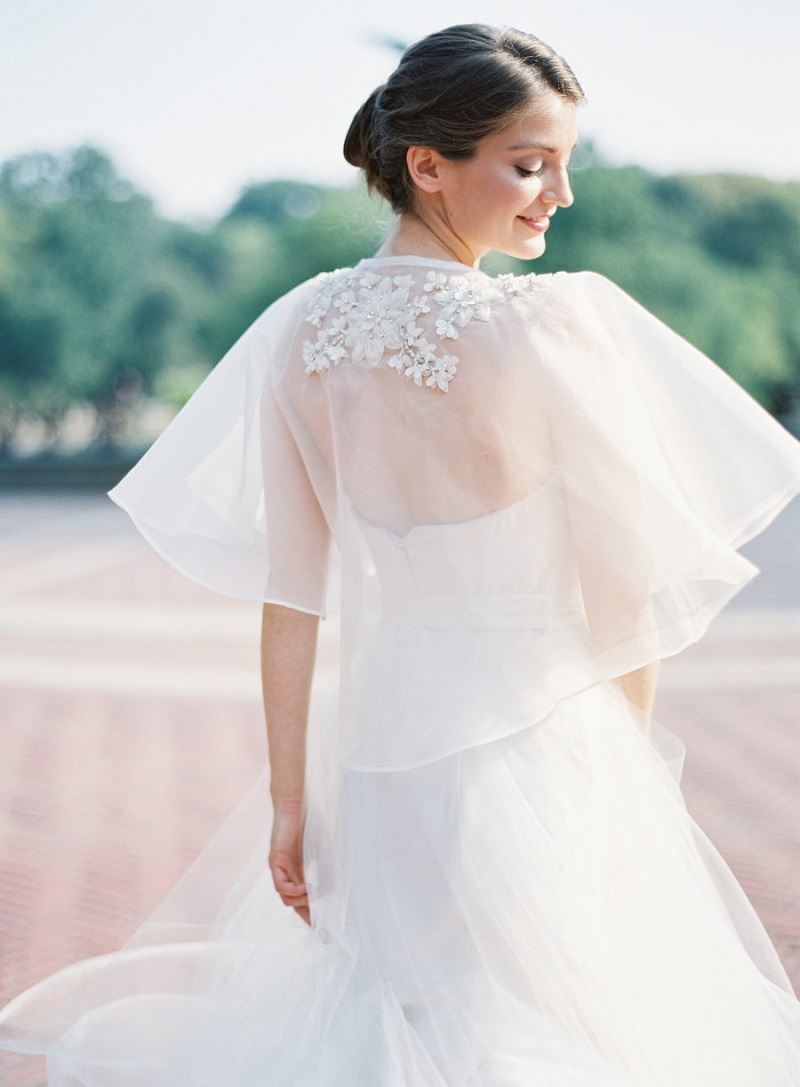 vestido-de-noiva-com-capa-curta