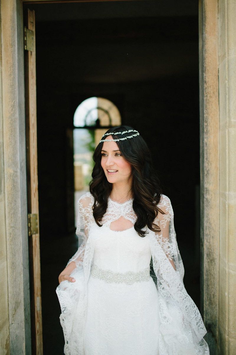 vestido-de-noiva-com-capa-de-renda