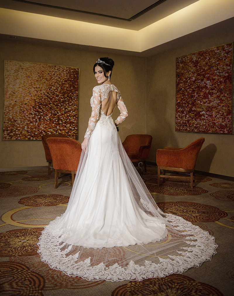 vestido de noiva com decote nas costas