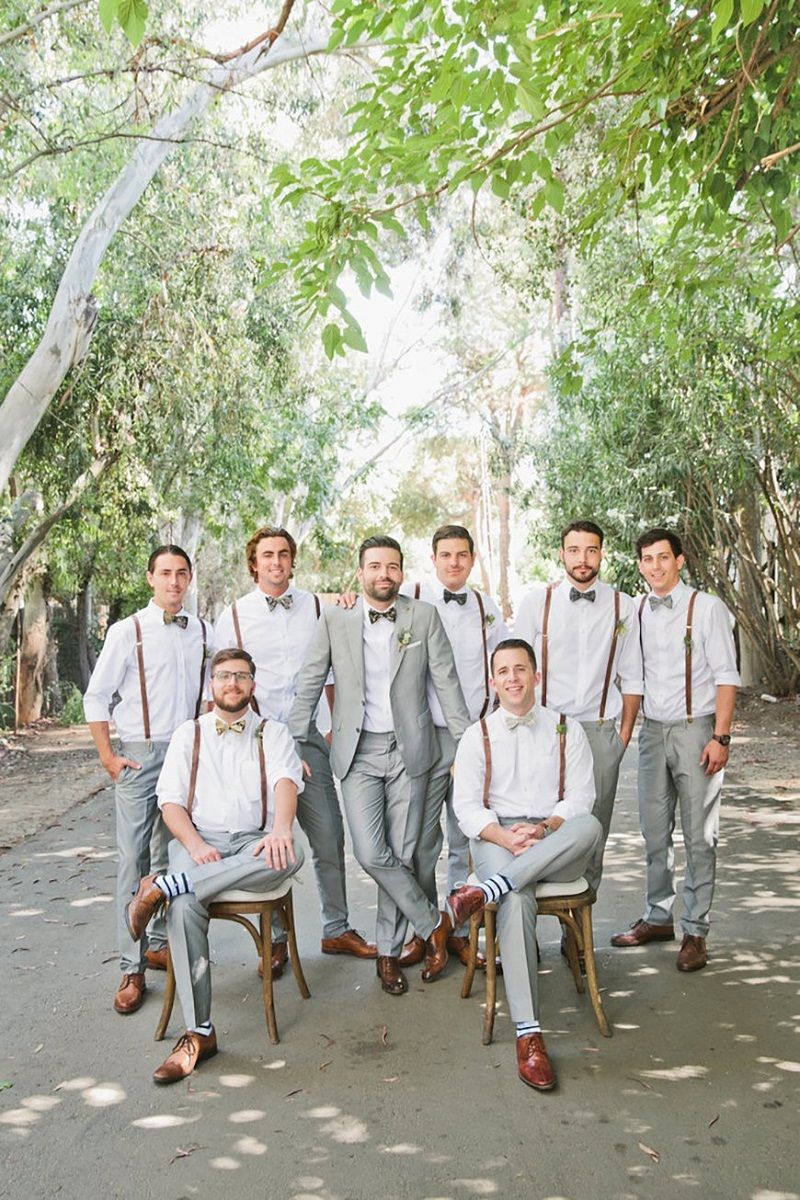 noivo-e-padrinhos-reunidos-em-foto-de-casamento