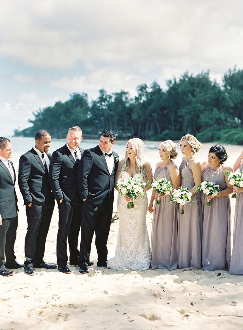 noivos-e-padrinhos-reunidos-em-foto-do-casamento