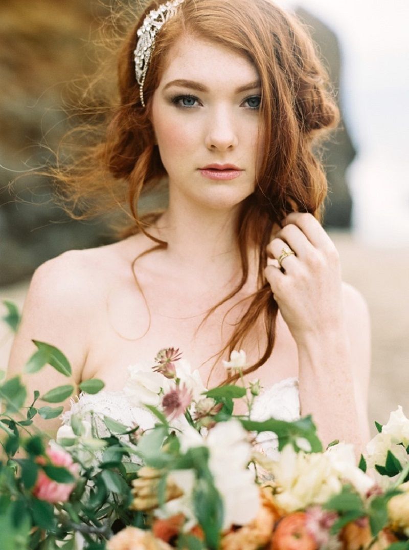 noiva-ruiva-com-penteado-semipreso