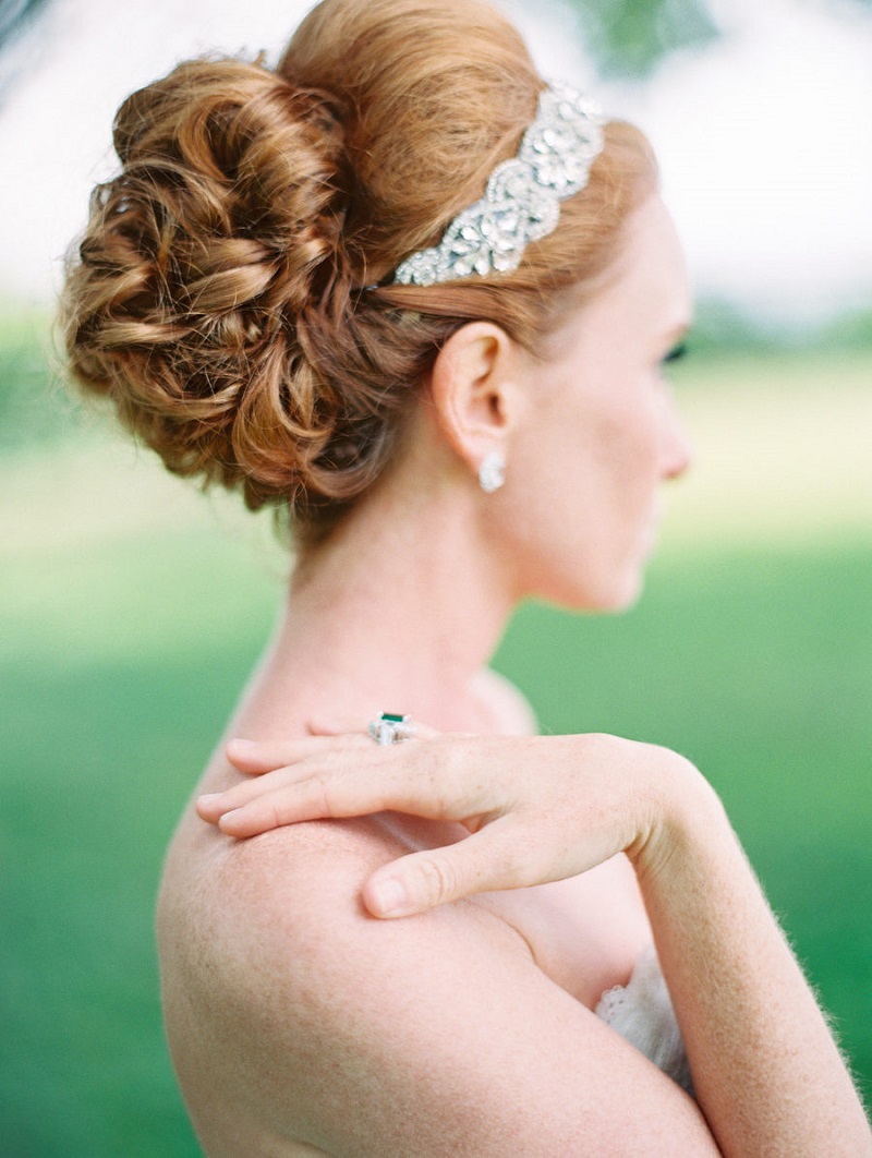 noiva-ruiva-com-coque-e-tiara