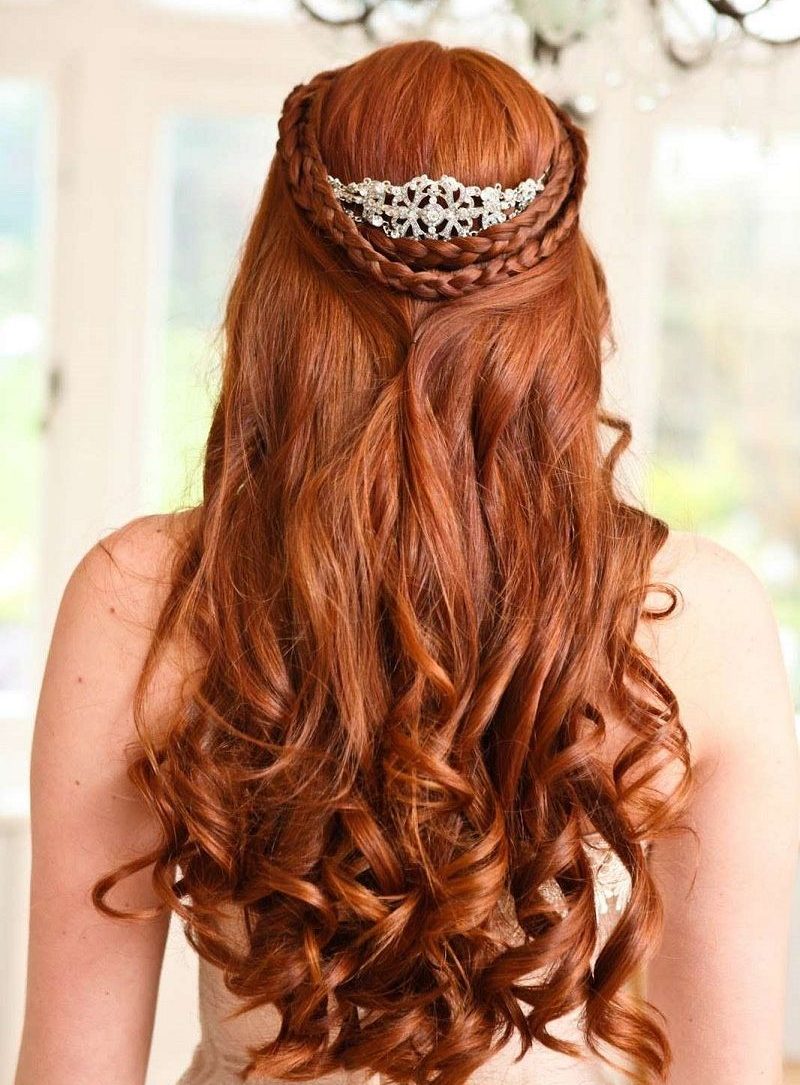 noiva-ruiva-com-penteado-semipreso