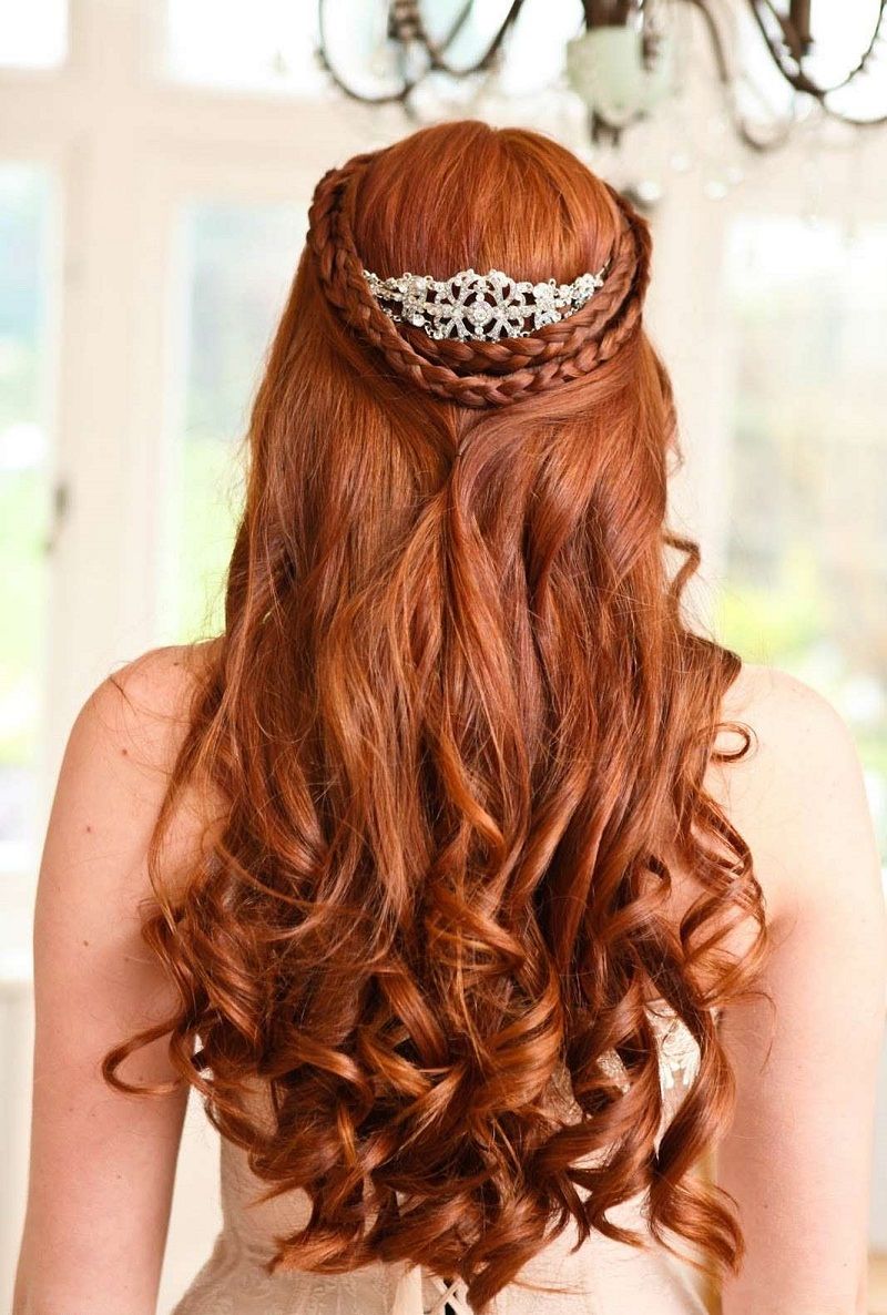 noiva-ruiva-com-penteado-semipreso