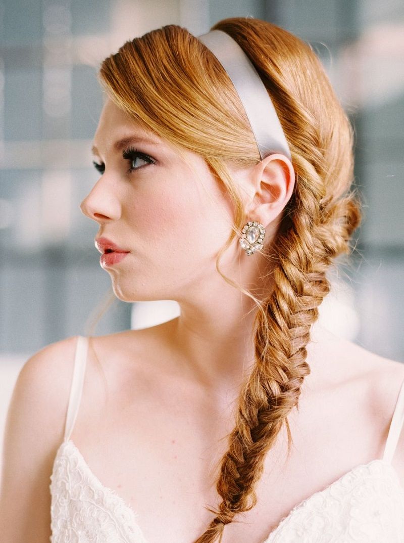 noiva-ruiva-com-trança-e-tiara-prata