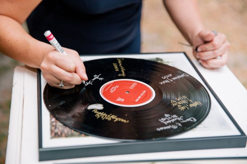 Para os amantes de música, disco é opção para inserir mensagens