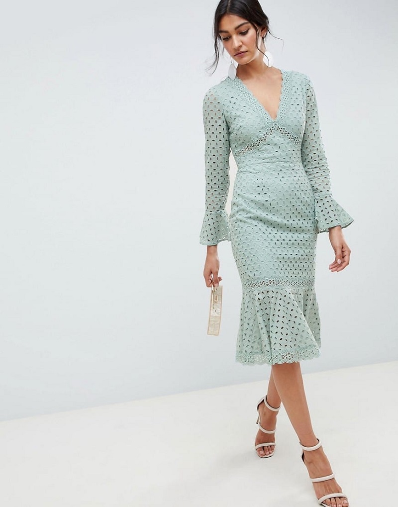 modelo-de-vestido-para-festa-azul-bebê