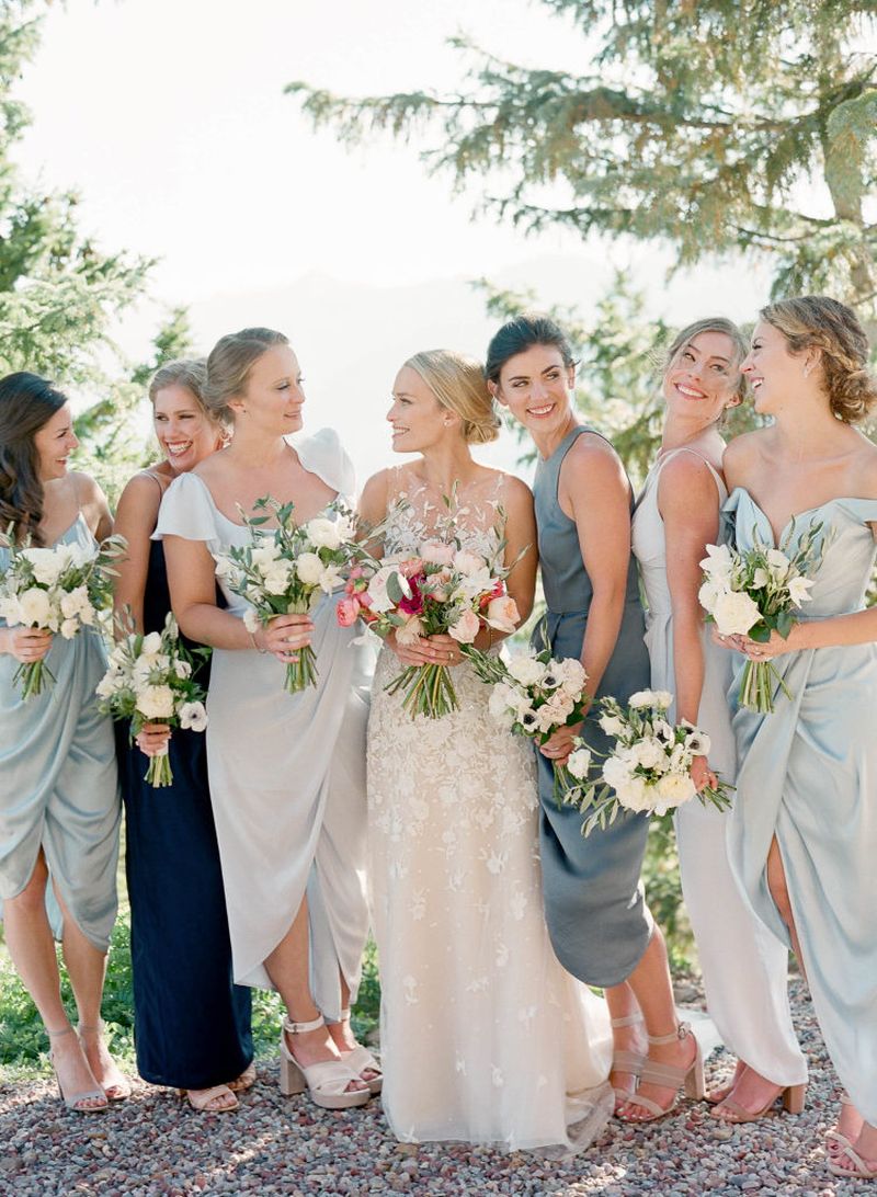 madrinhas-com-vestidos-em-tonalidade-azul