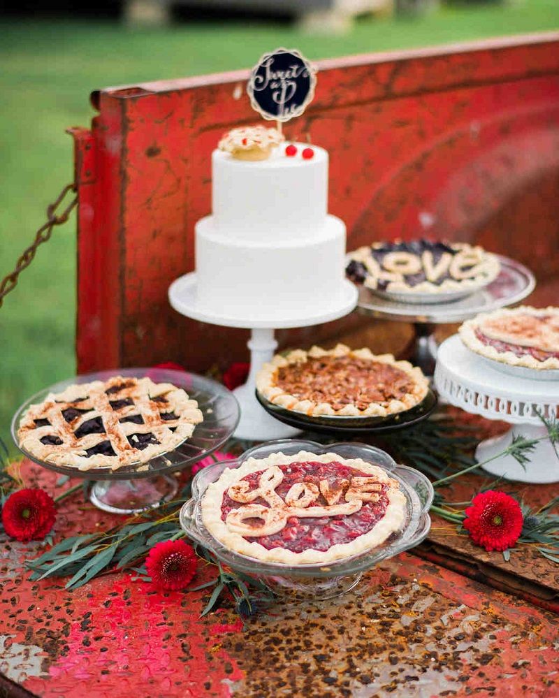 mesa-de-doces-para-casamento-ao-ar-livre