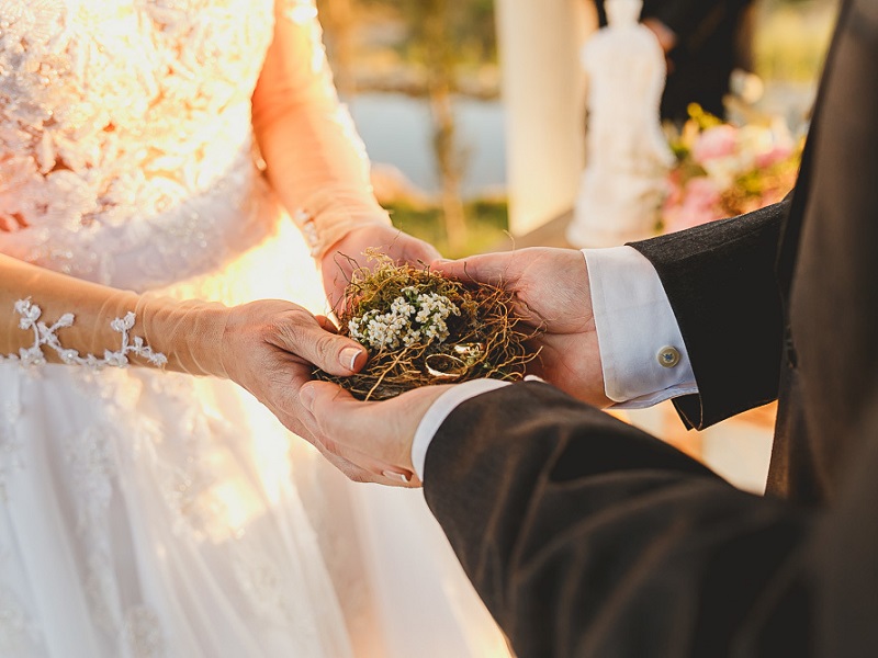 troca-de-alianças-na-cerimônia-de-casamento