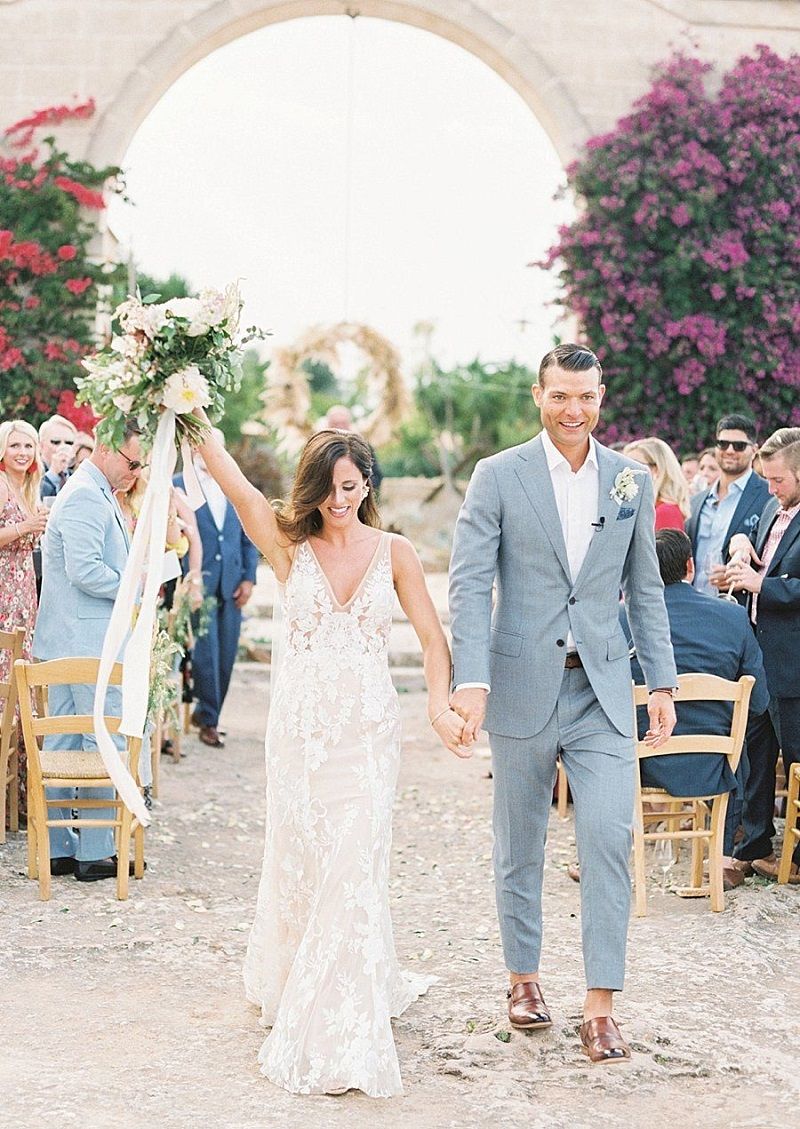 saída-da-cerimônia-de-casamento