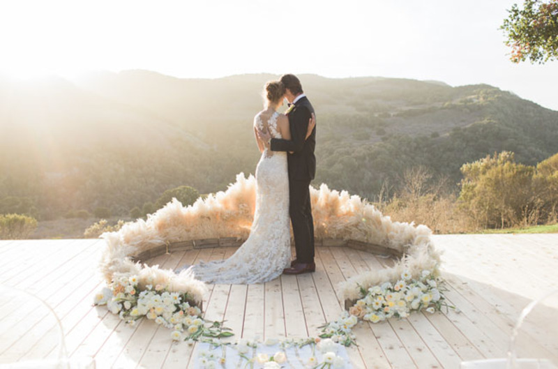decoração de casamento com capim dos pampas