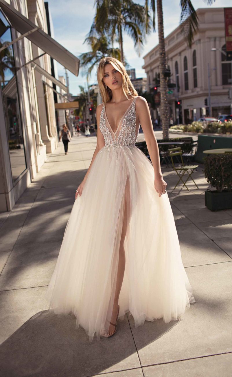 vestido de noiva com fenda na saia
