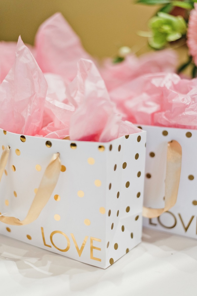 Brindes para convidadas de chá de lingerie.