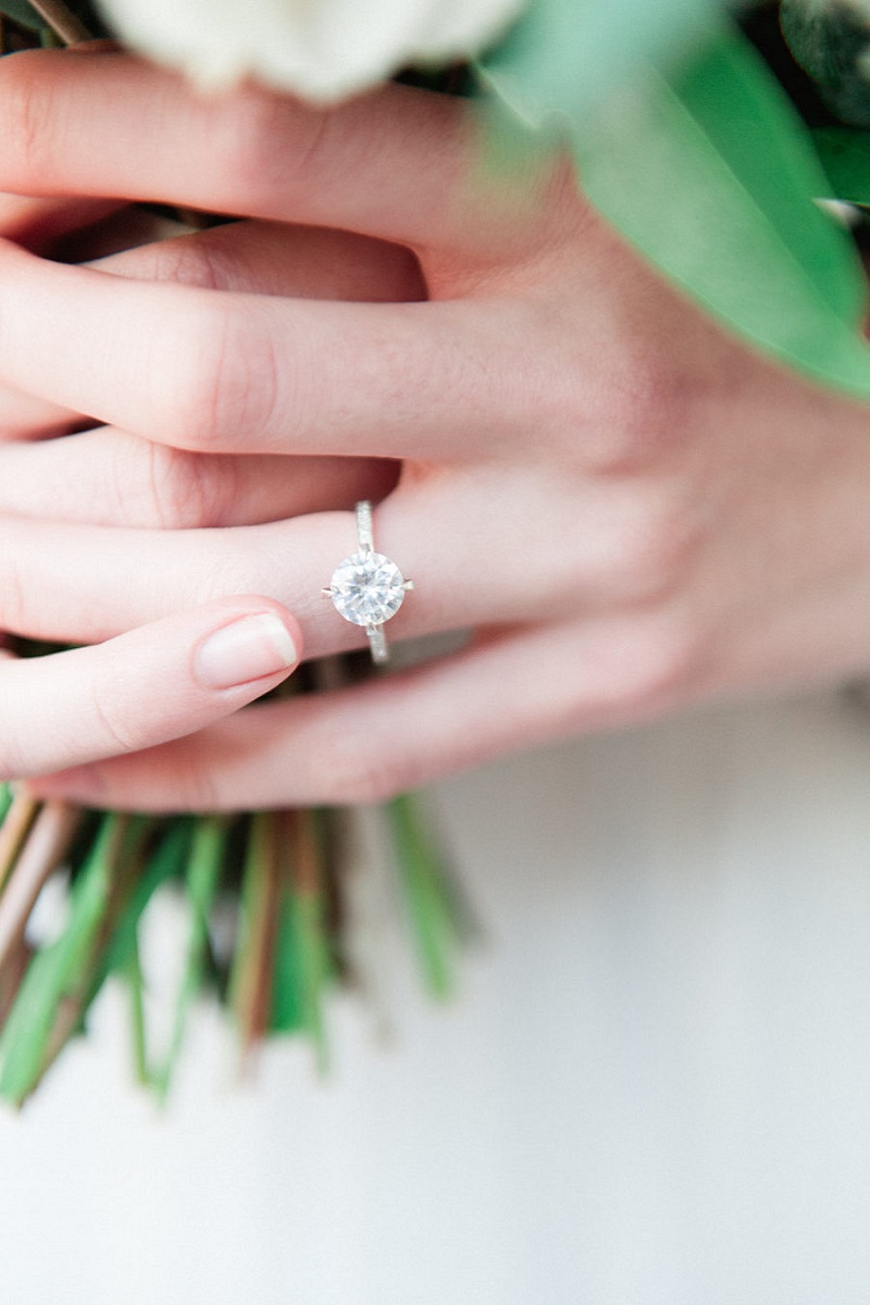 pedido-de-casamento-com-anel-de-noivado