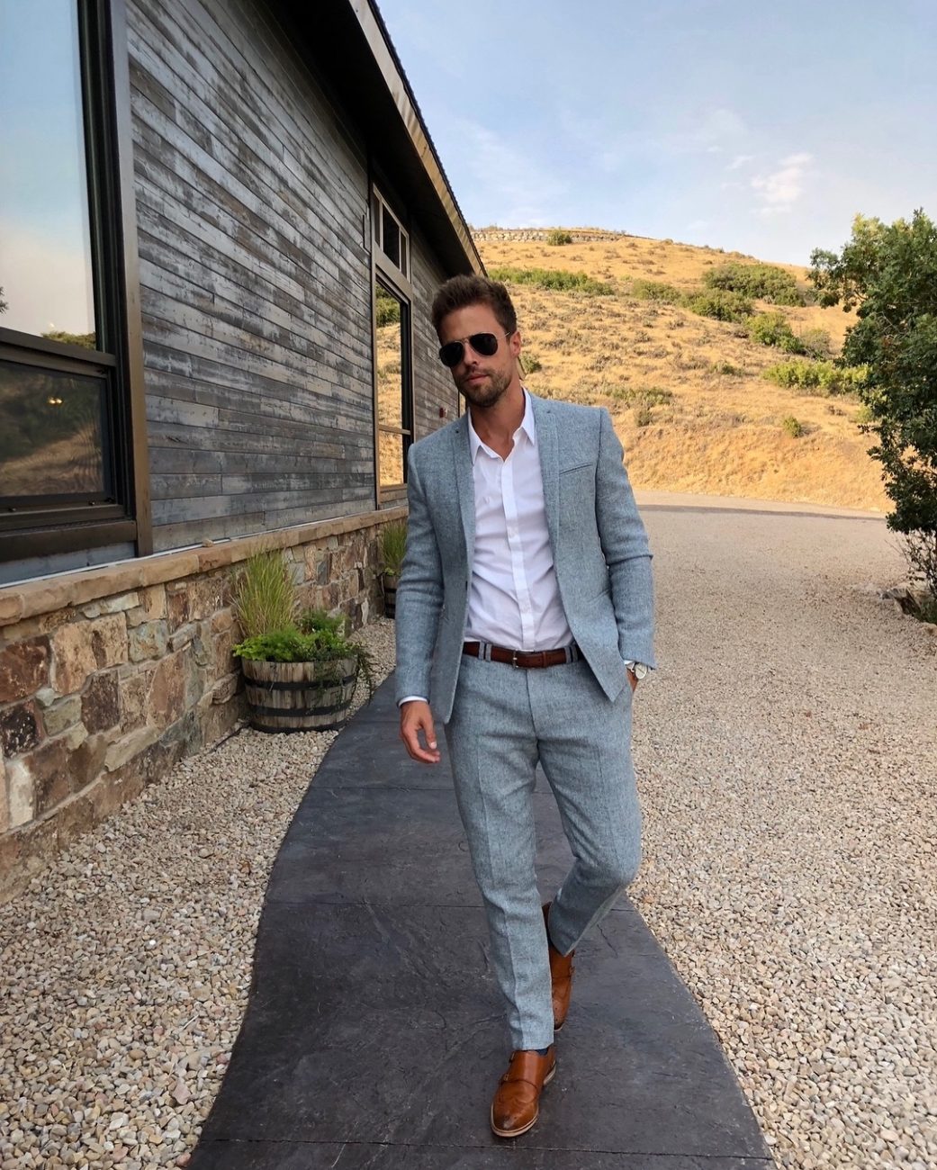 foto de um homem usando traje esporte fino masculino
