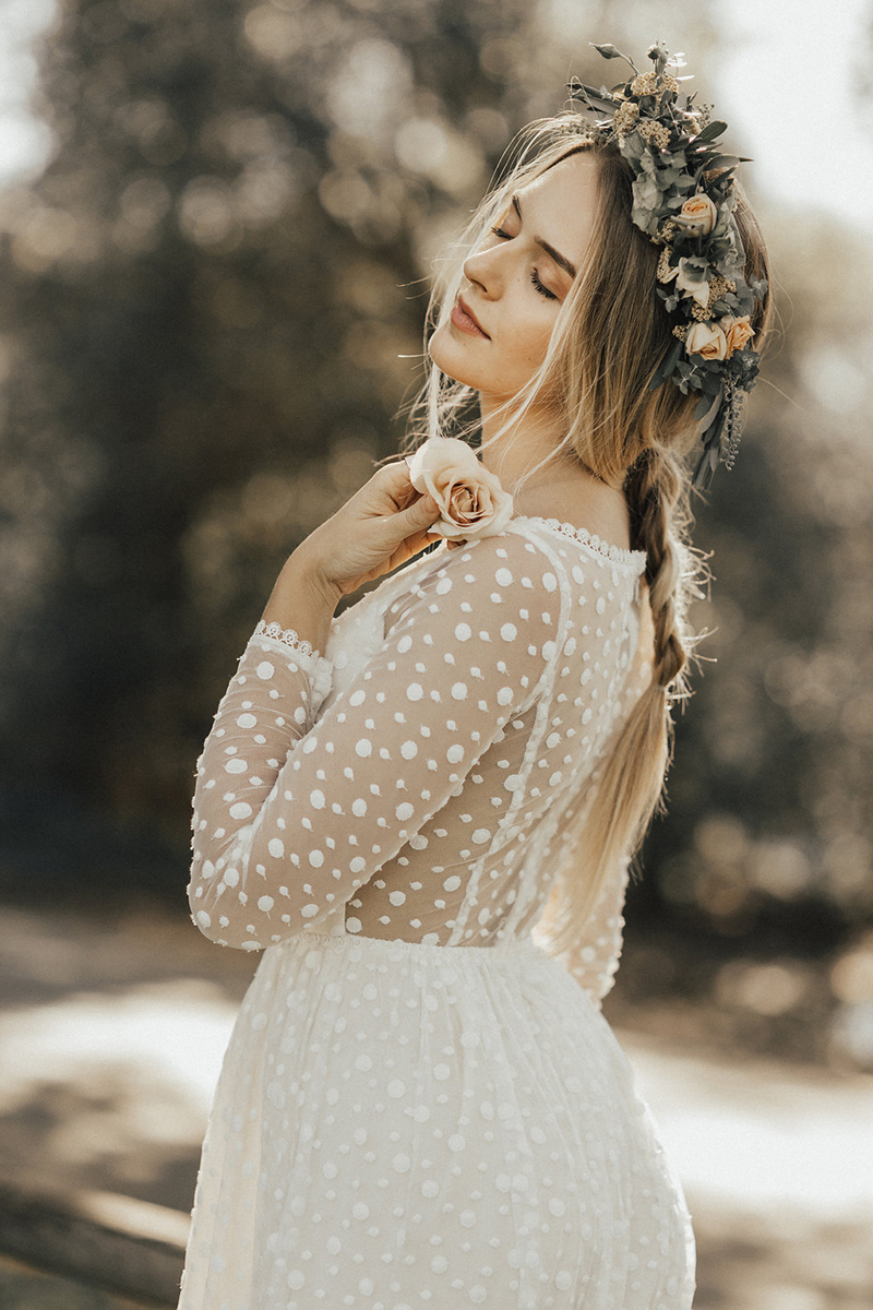Vestido branco com renda estilo Ponto suíço.