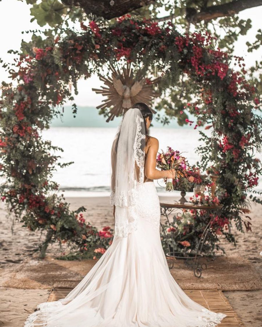 vestido de noiva para casamento na praia
