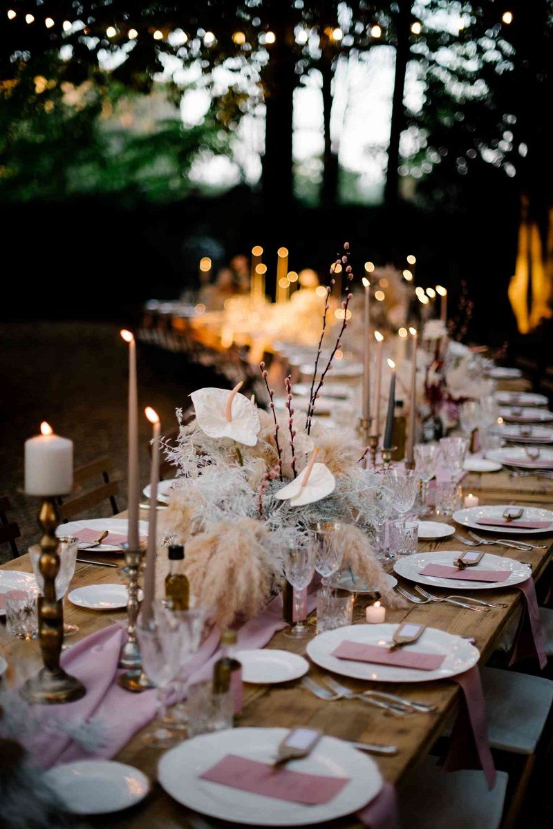 mesa-comunitária-com-decoração-rosé