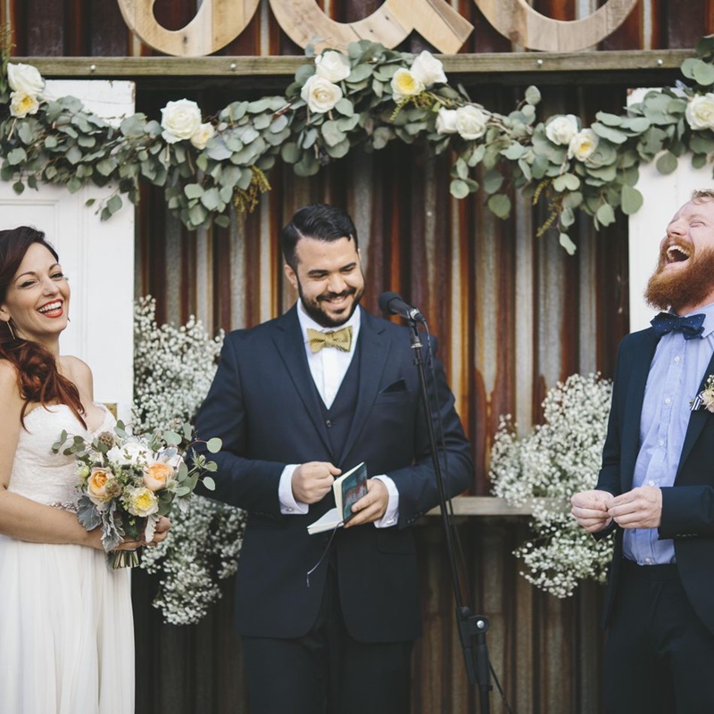 amigo celebrante de casamento