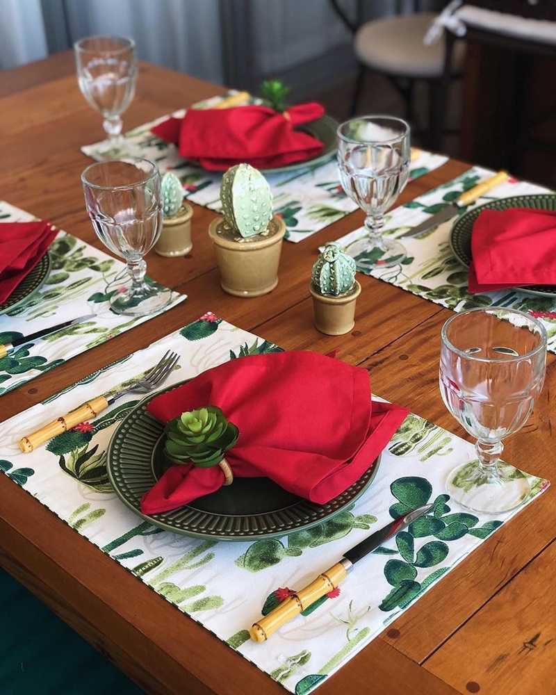 decoração em vermelho e verde
