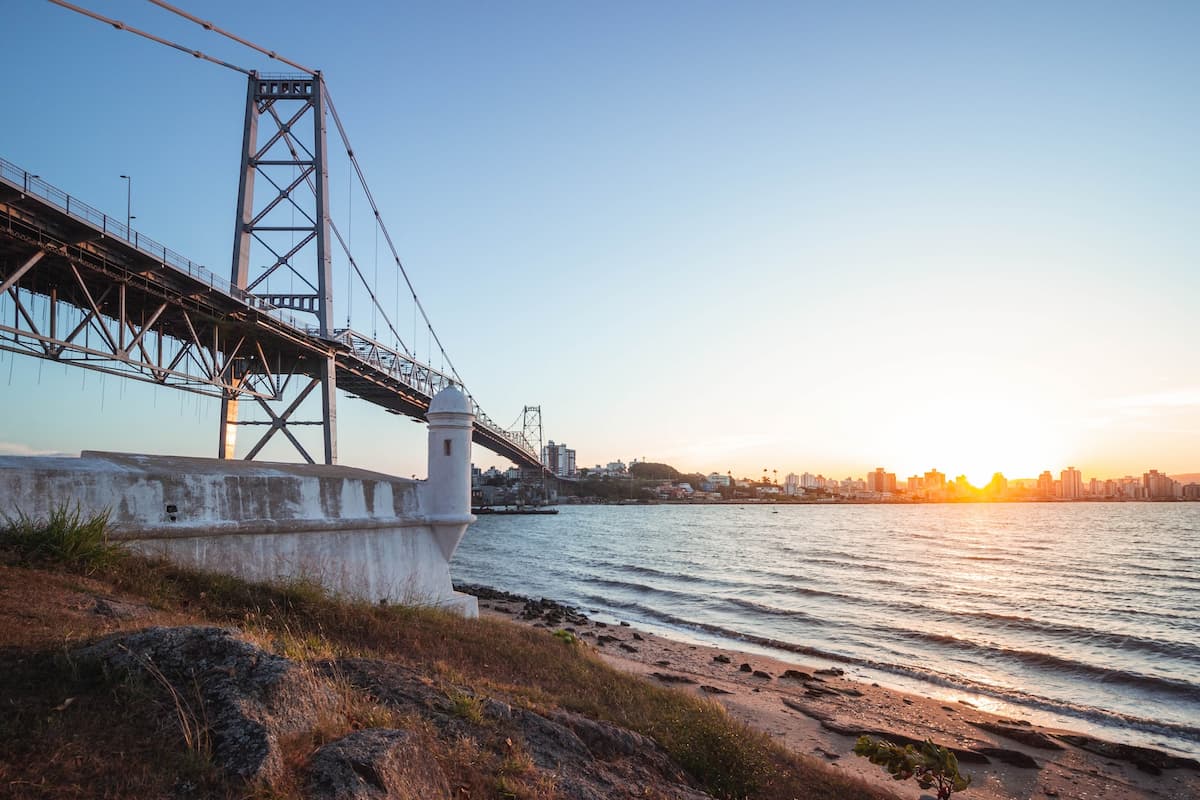 Imagem de uma ponte em Florianópolis 