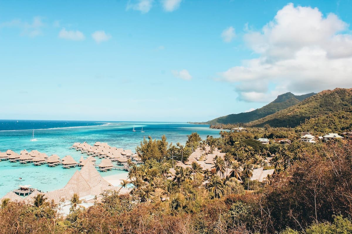 Imagem de uma praia paradisíaca 