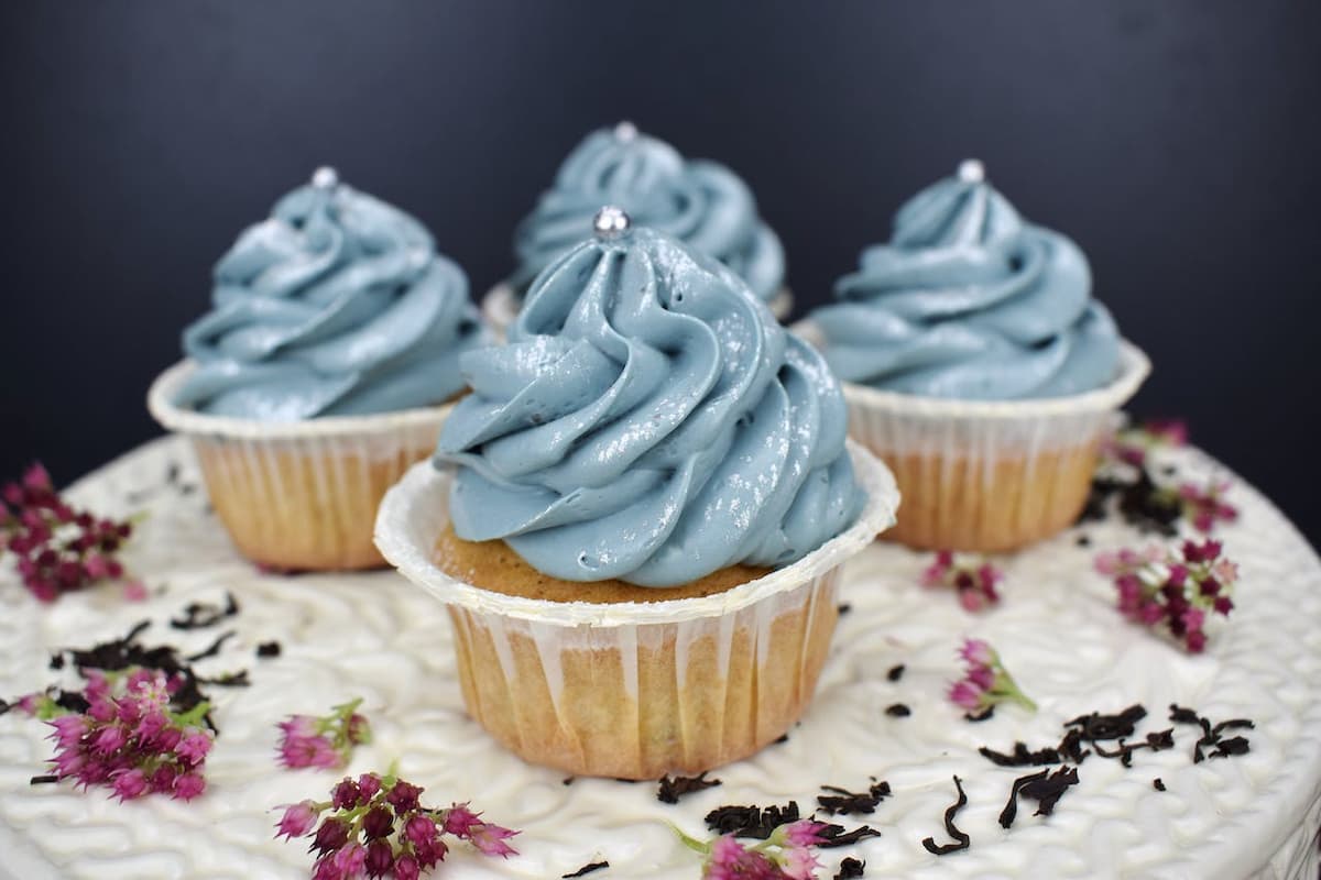 Imagem de quatro cupcake azul