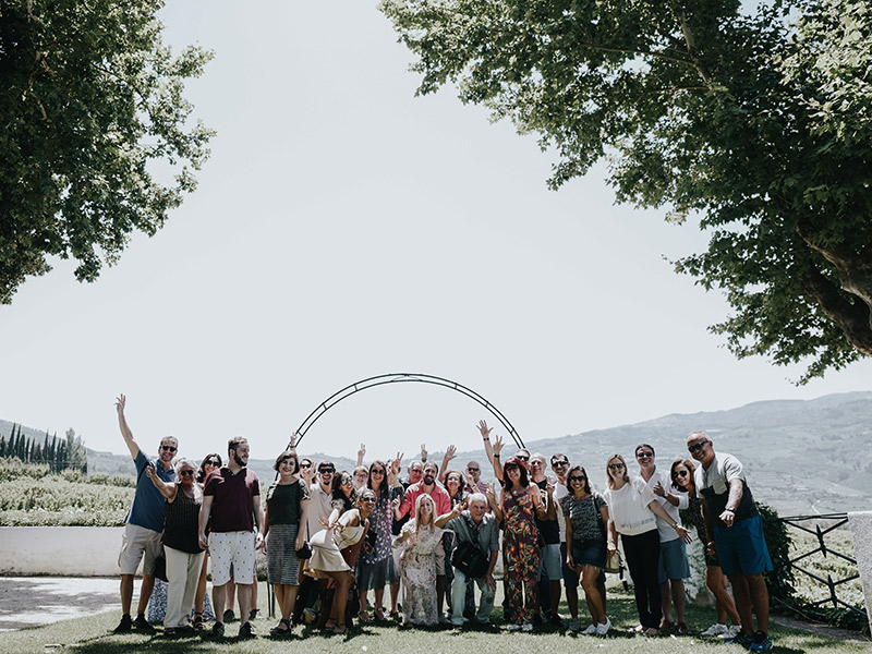 Casamento visita Natalie e João Paulo amigos e familiares em vinícola em Portugal