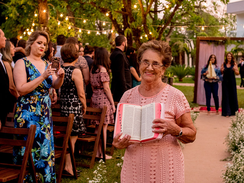 Mini Wedding avó da noiva indo para o altar