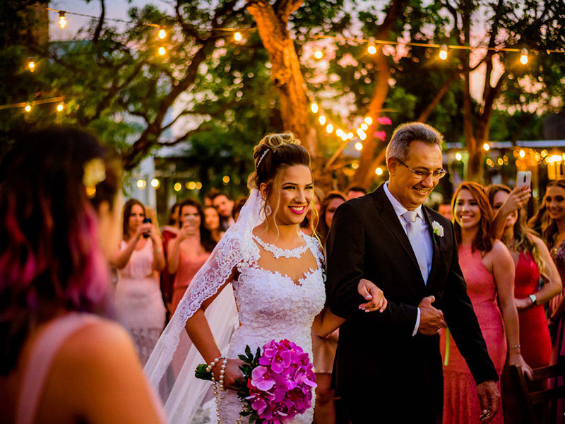 Mini Wedding entrada da noiva com o pai